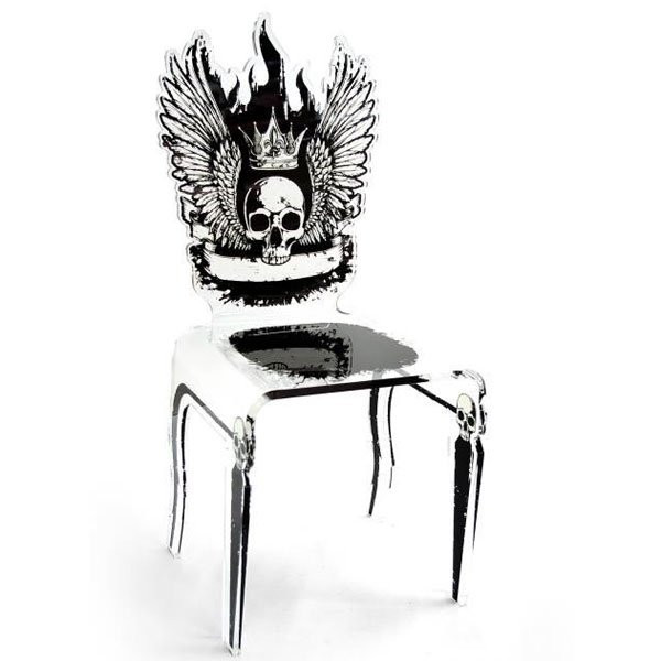 Cette chaise de la collection Let's Rock dans sa version tête de mort  créée pour la marque de mobilier français Acrila
